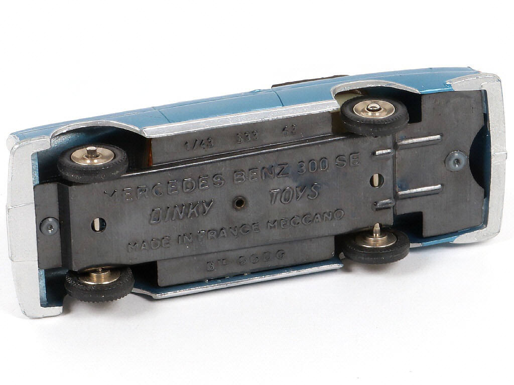 Lot 188 - DINKY TOYS (FRANCE) (1)