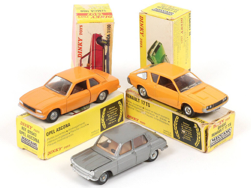 Lot 209 - DINKY TOYS (FRANCE) (4)