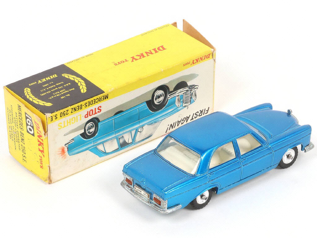 Lot 113 - DINKY TOYS (GB) (1)
