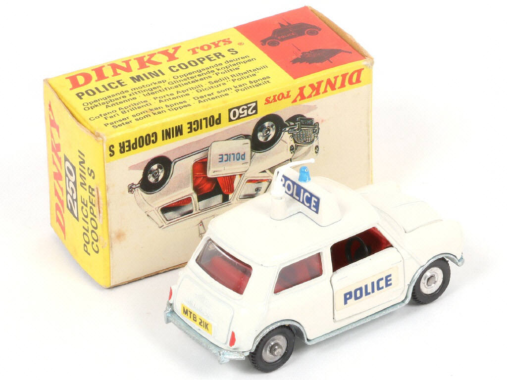 Lot 118 - DINKY TOYS (GB) (1)