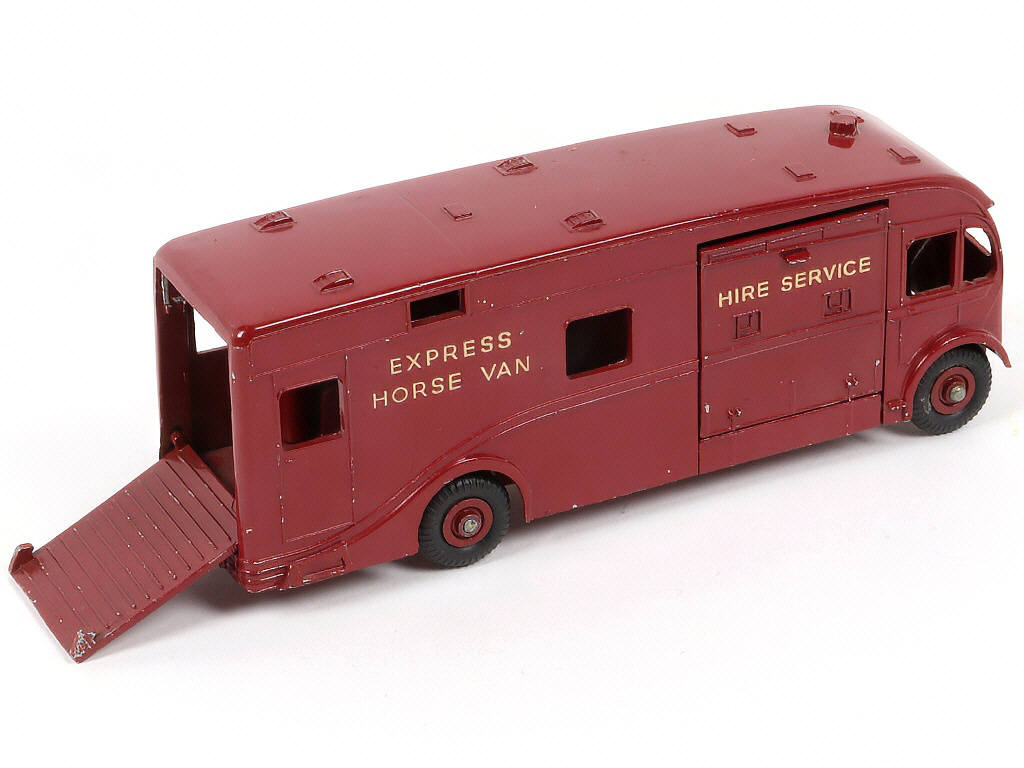 Lot 76 - DINKY TOYS (GB) (1)