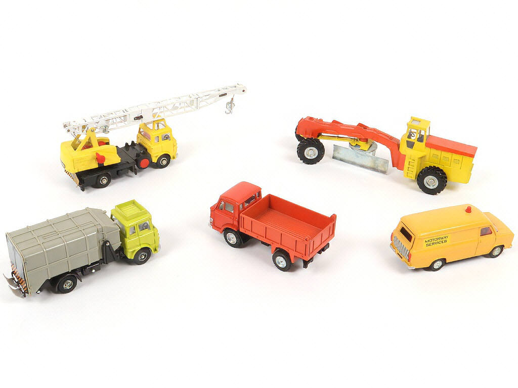 Lot 130 - DINKY TOYS (GB) (5)