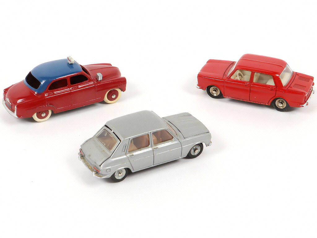 Lot 253 - DINKY TOYS (FRANCE) (3)