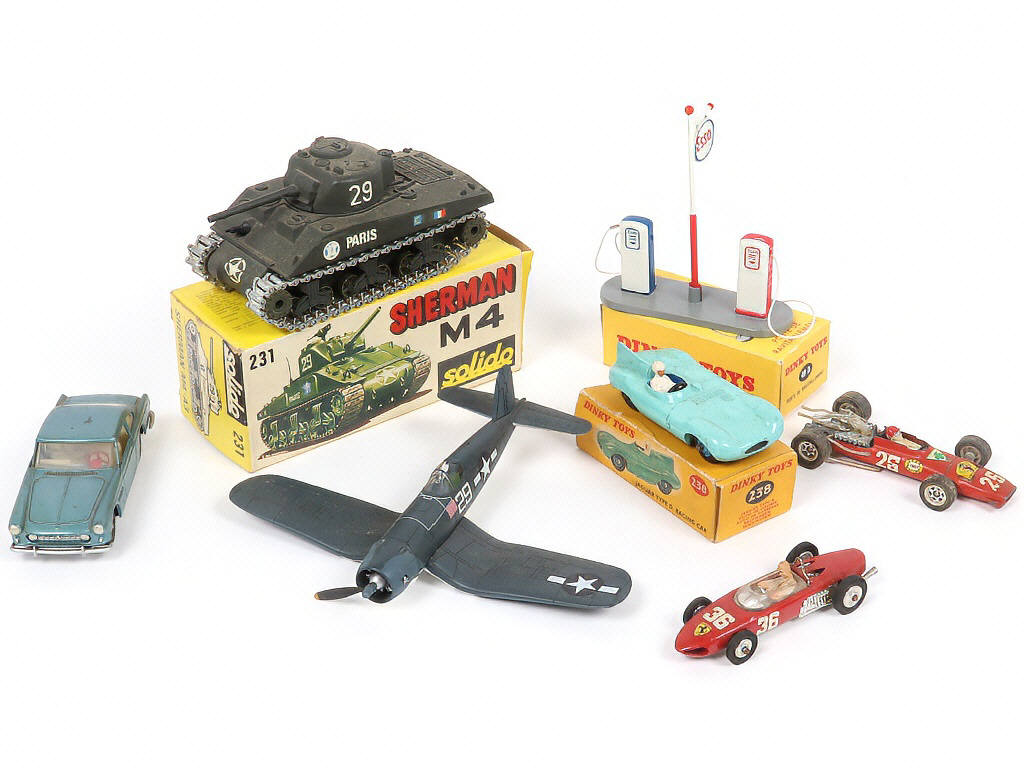 Lot 339 - DIVERS (7)