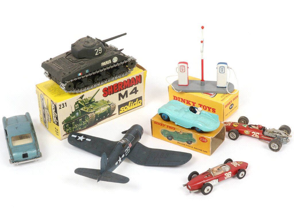 Lot 339 - DIVERS (7)