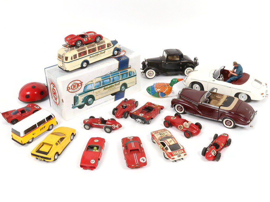 Lot 347 - DIVERS (18)