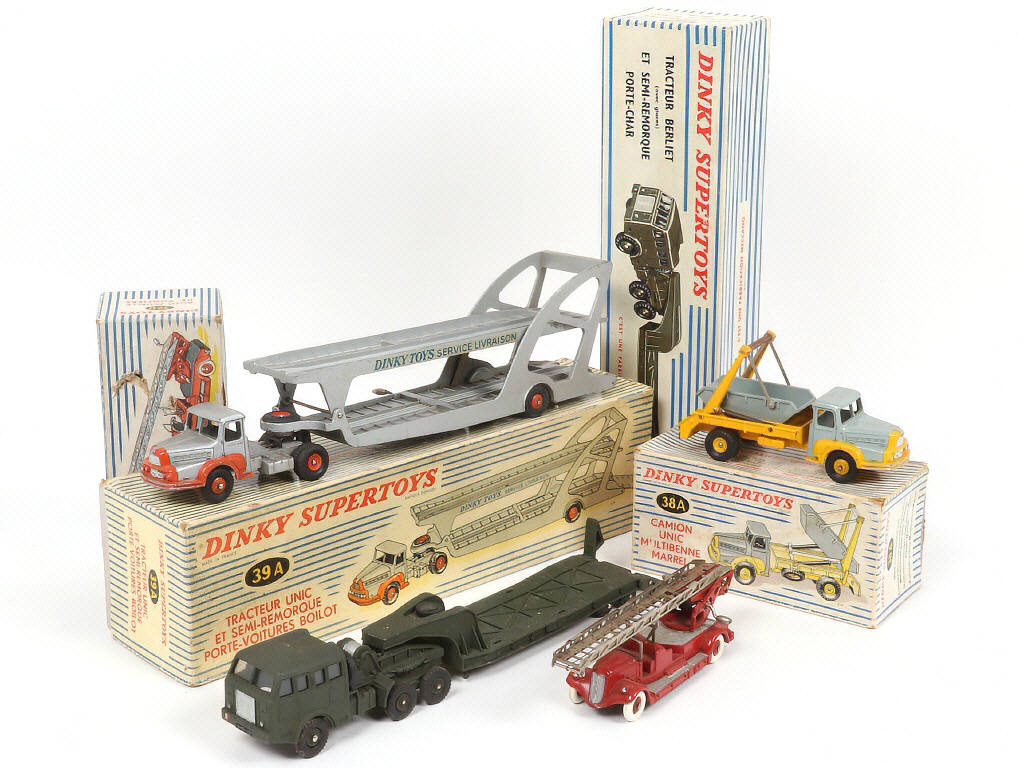 Lot 264 - DINKY TOYS (FRANCE) (4)