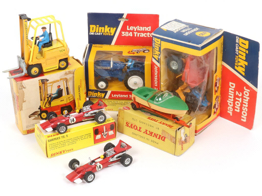 Lot 216 - DINKY TOYS (6)