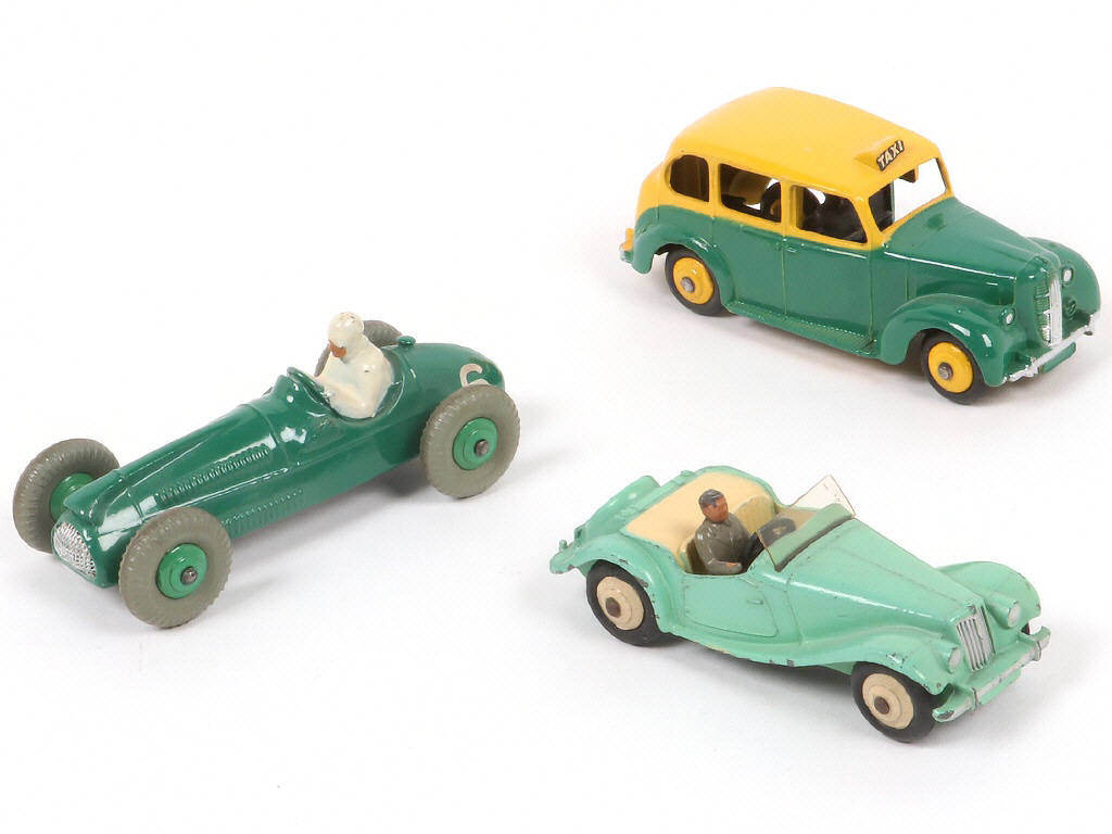 Lot 164 - DINKY TOYS (GB) (3)