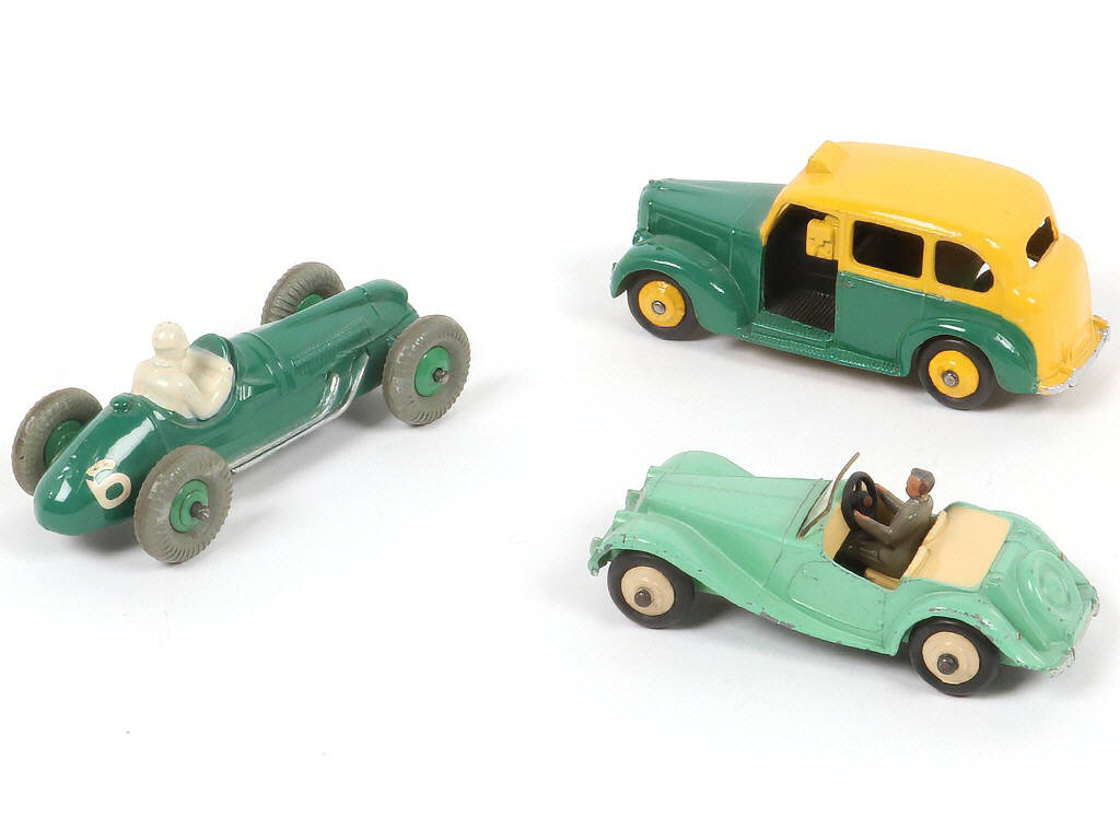 Lot 164 - DINKY TOYS (GB) (3)