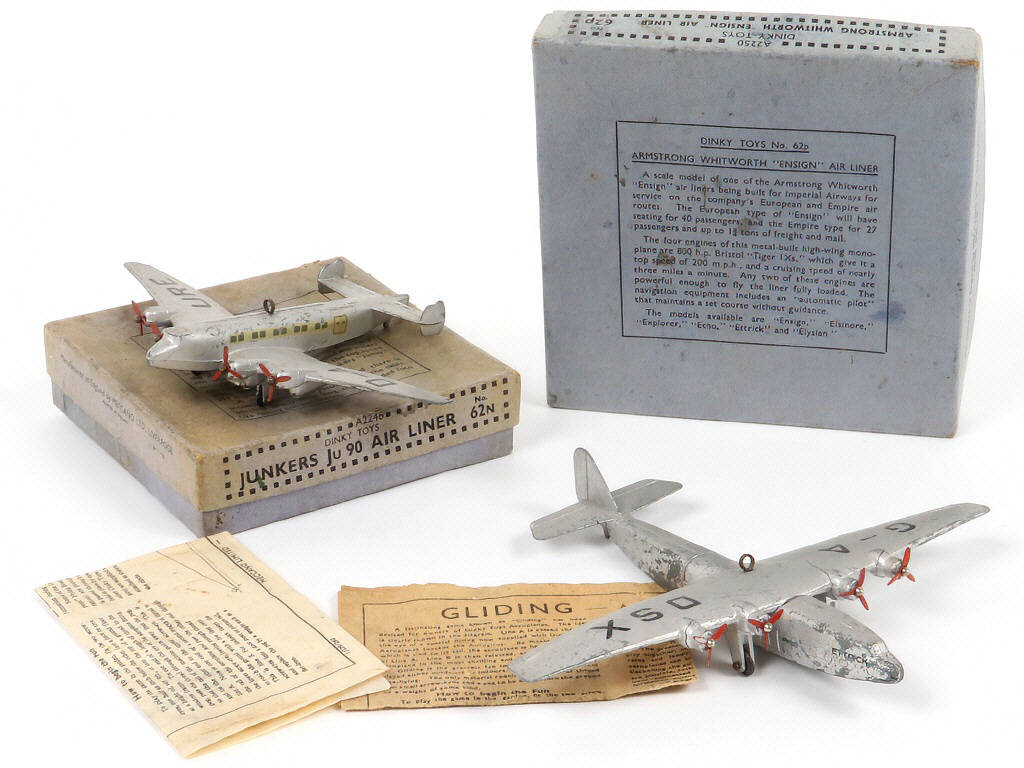 Lot 213 - DINKY TOYS (GB) (2)