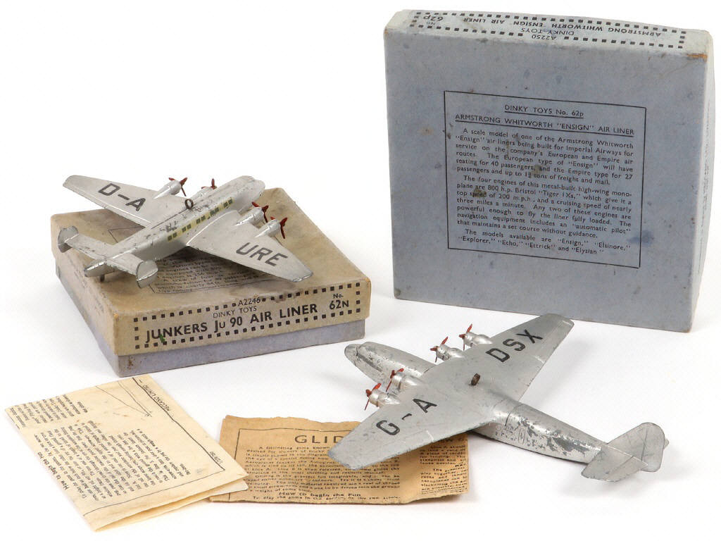 Lot 213 - DINKY TOYS (GB) (2)