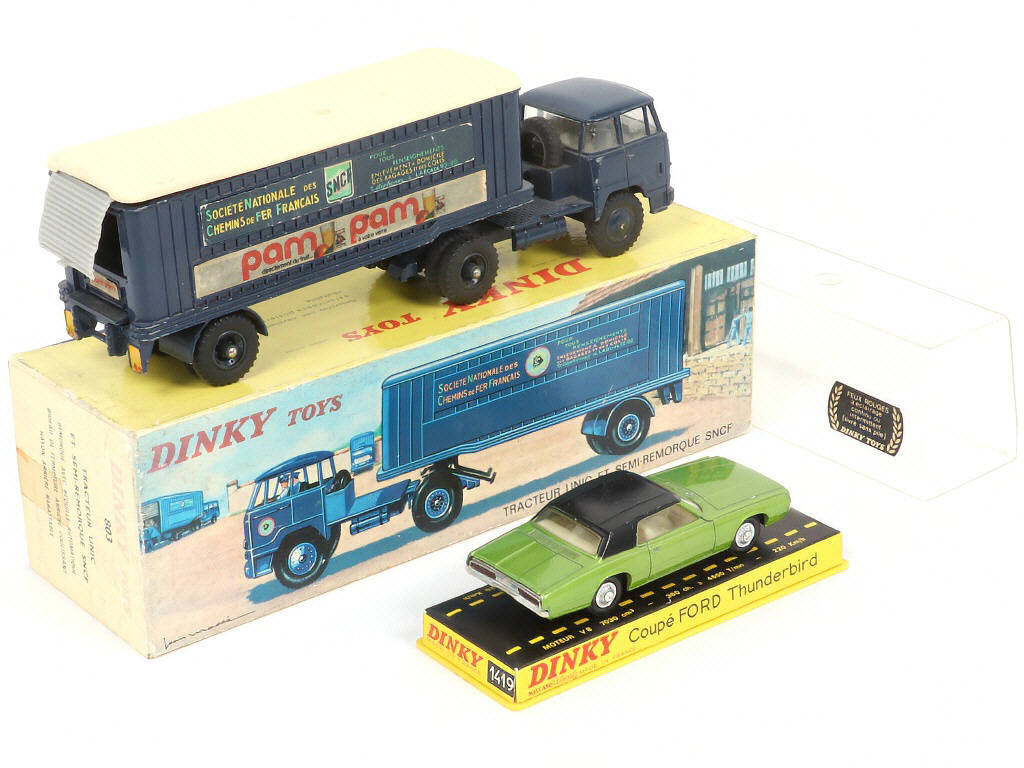 Lot 252 - DINKY TOYS (FRANCE) (2)