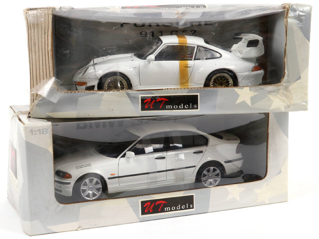 Lot 16 - UT MODELS (CHINE) (2)