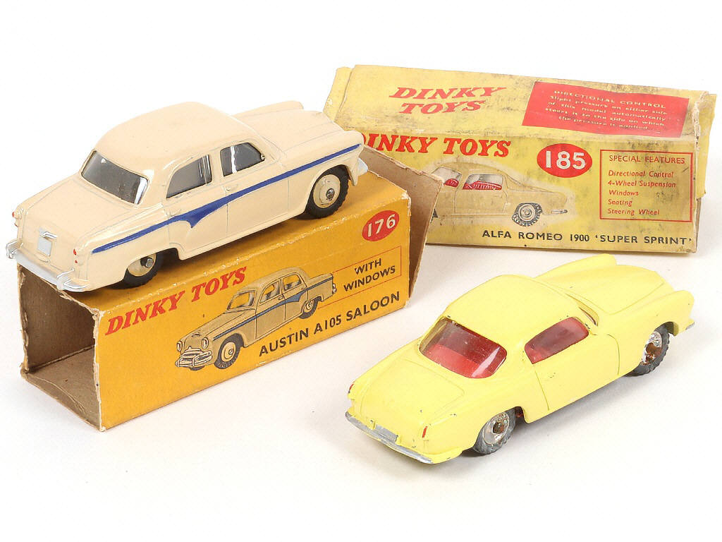 Lot 229 - DINKY TOYS (GB) (2)