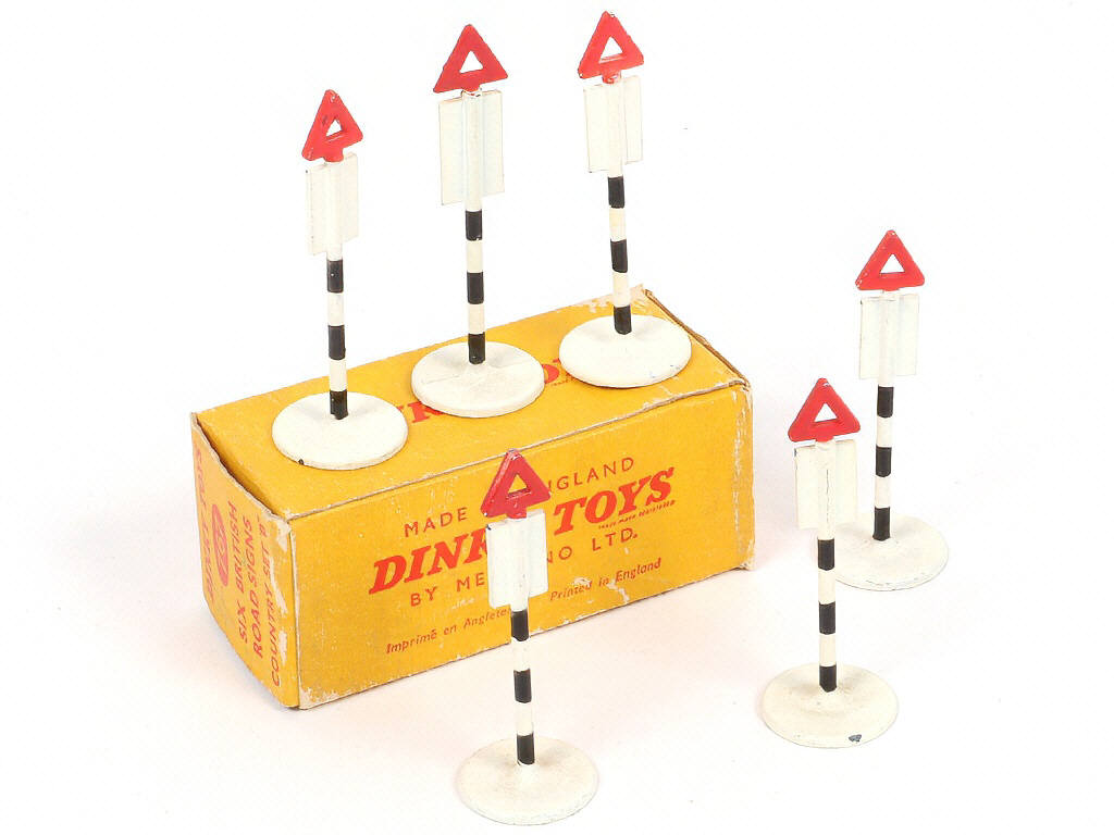 Lot 143 - DINKY TOYS (GB) (1)