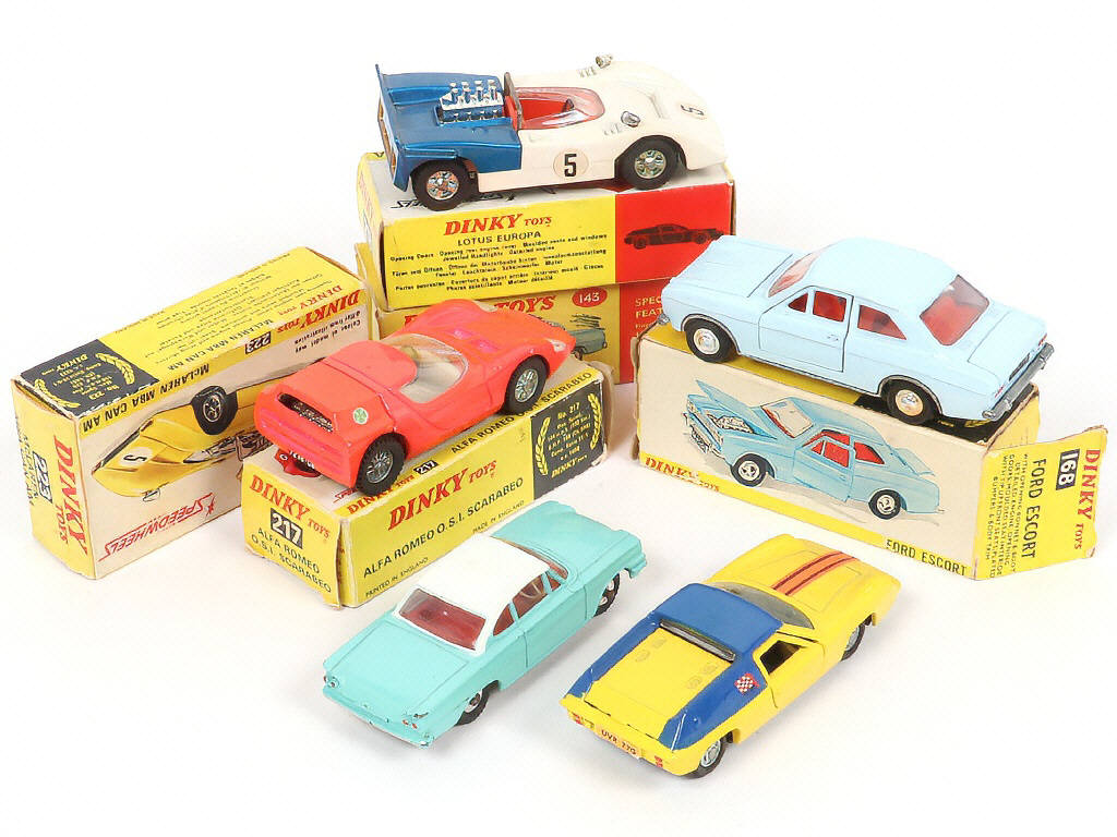 Lot 185 - DINKY TOYS (GB) (5)