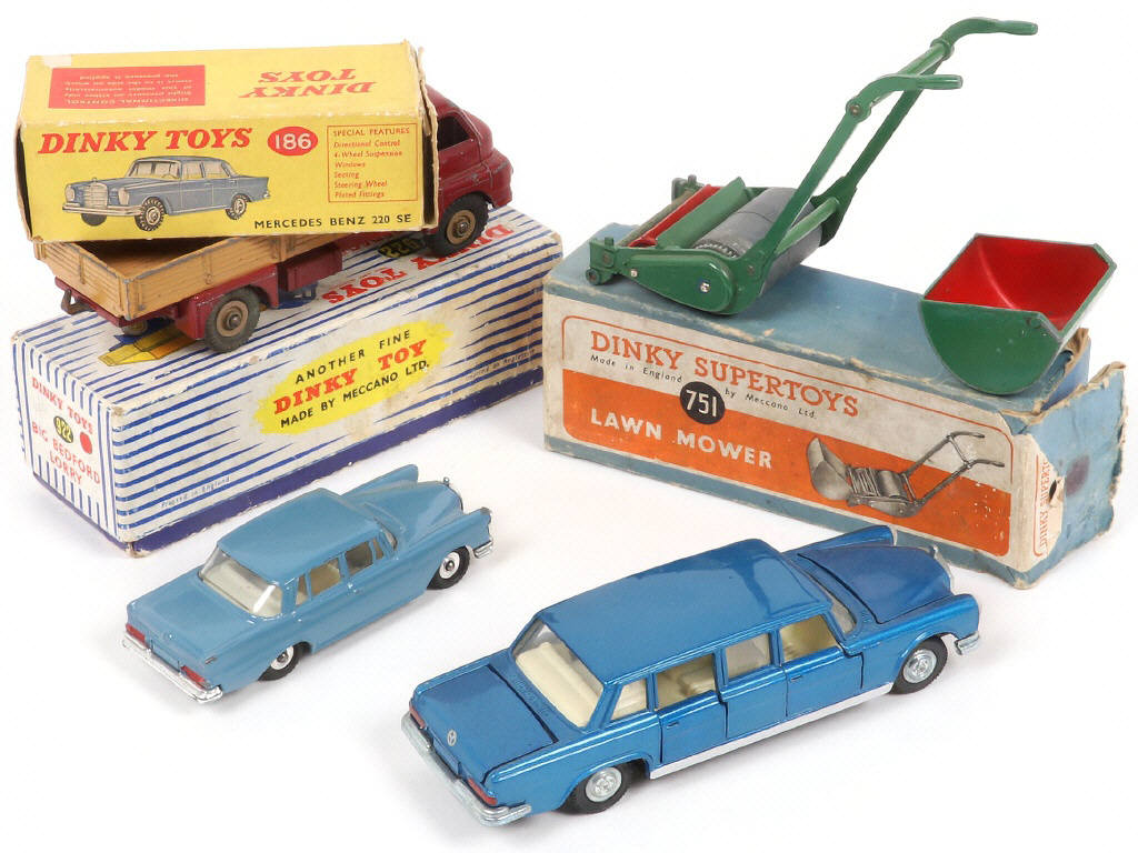 Lot 178 - DINKY TOYS (GB) (4)
