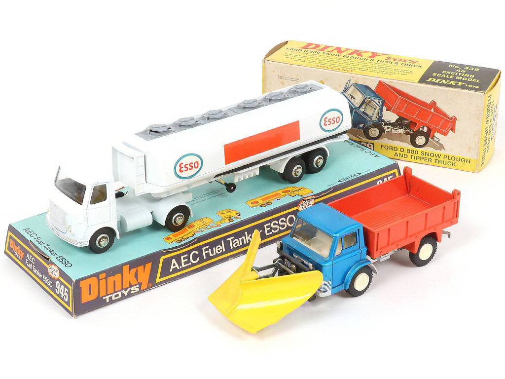 Lot 153 - DINKY TOYS (GB) (2)