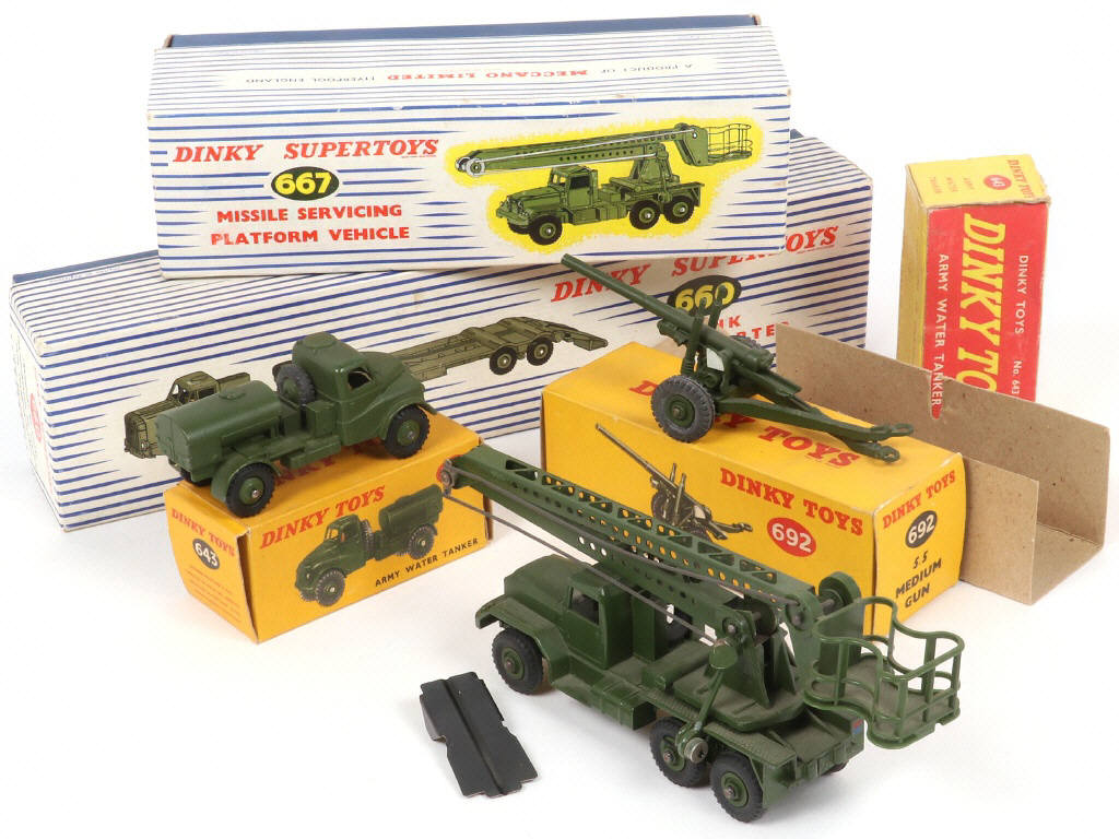 Lot 186 - DINKY TOYS (GB) (5)