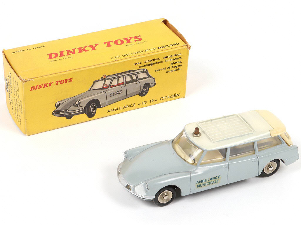 Lot 225 - DINKY TOYS (FRANCE) (1)