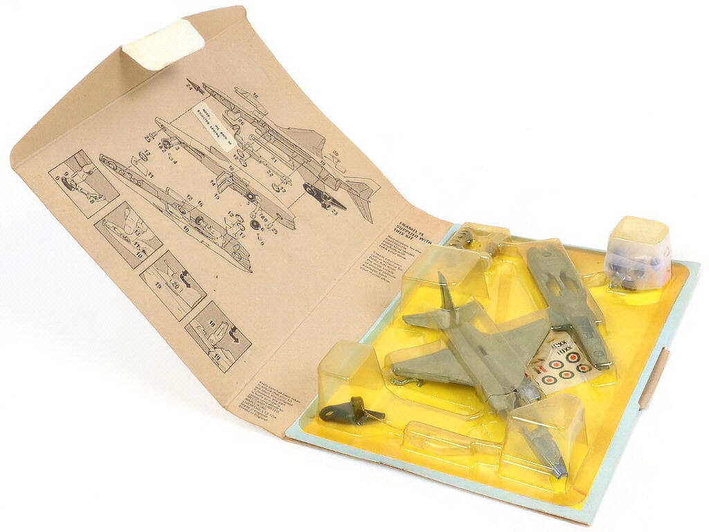 Lot 107 - DINKY TOYS (GB) (1)