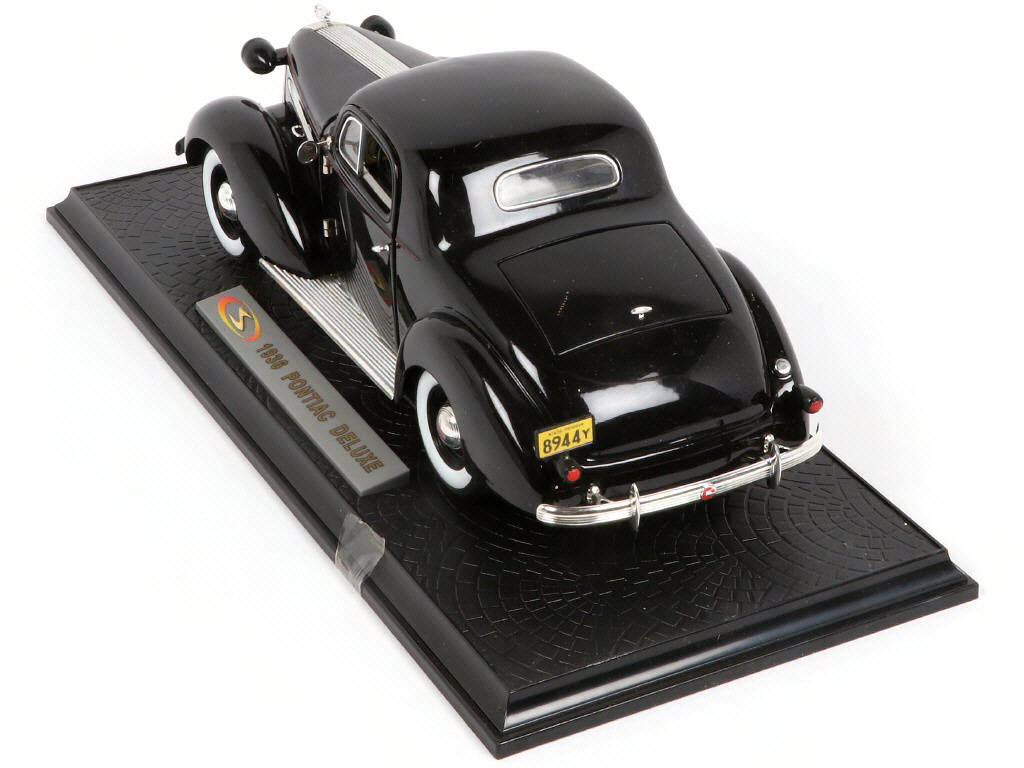 Lot 22 - SIGNATURE MODELS (CHINE) (2)