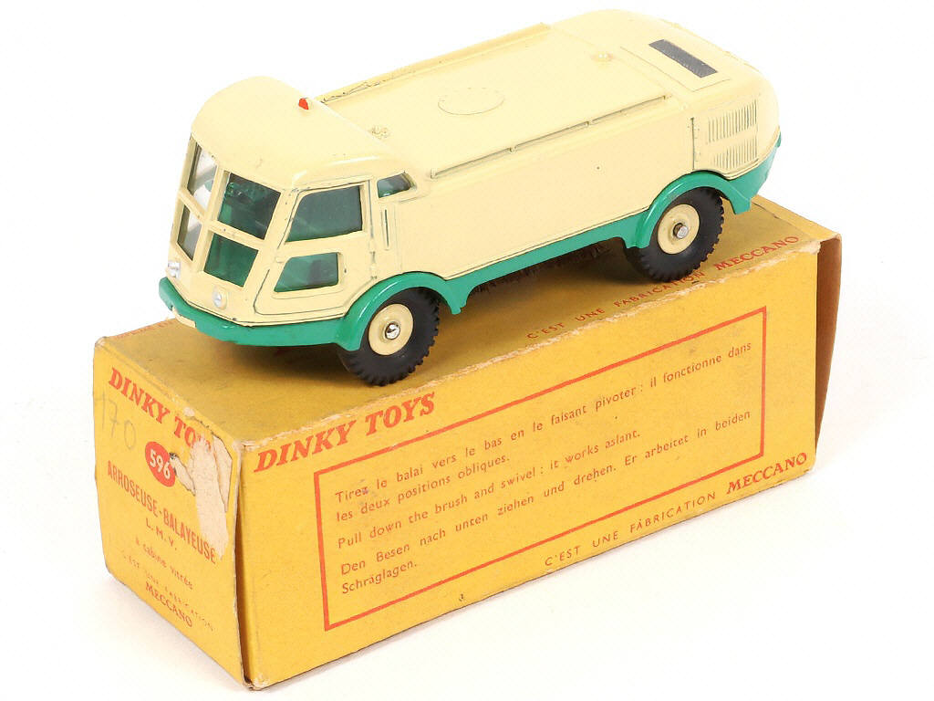 Lot 54 - DINKY TOYS (FRANCE) (1)