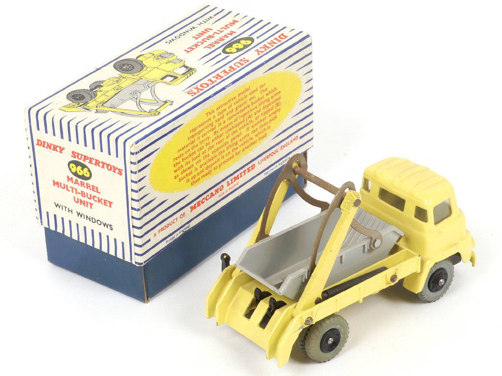 Lot 48 - DINKY TOYS (GB) (1)