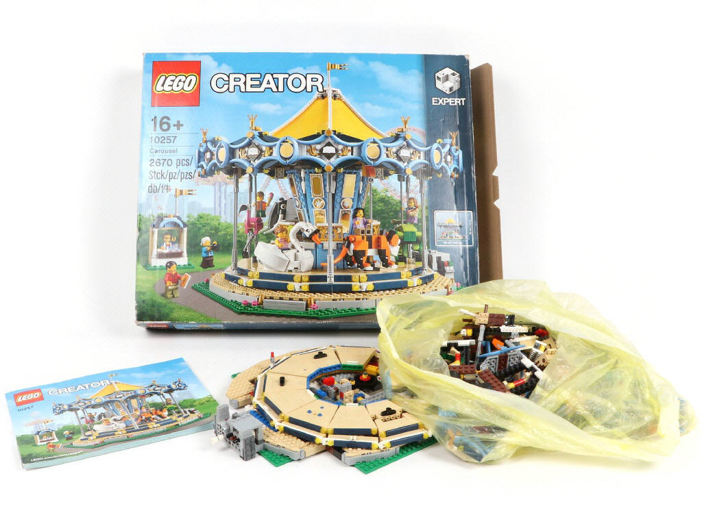 Lot 24 - LEGO (DANEMARK) (1)