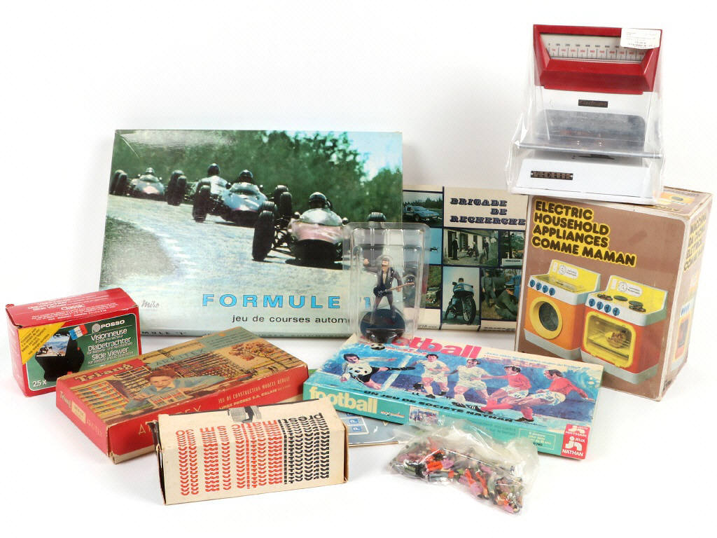 Lot 107 - DIVERS (10)