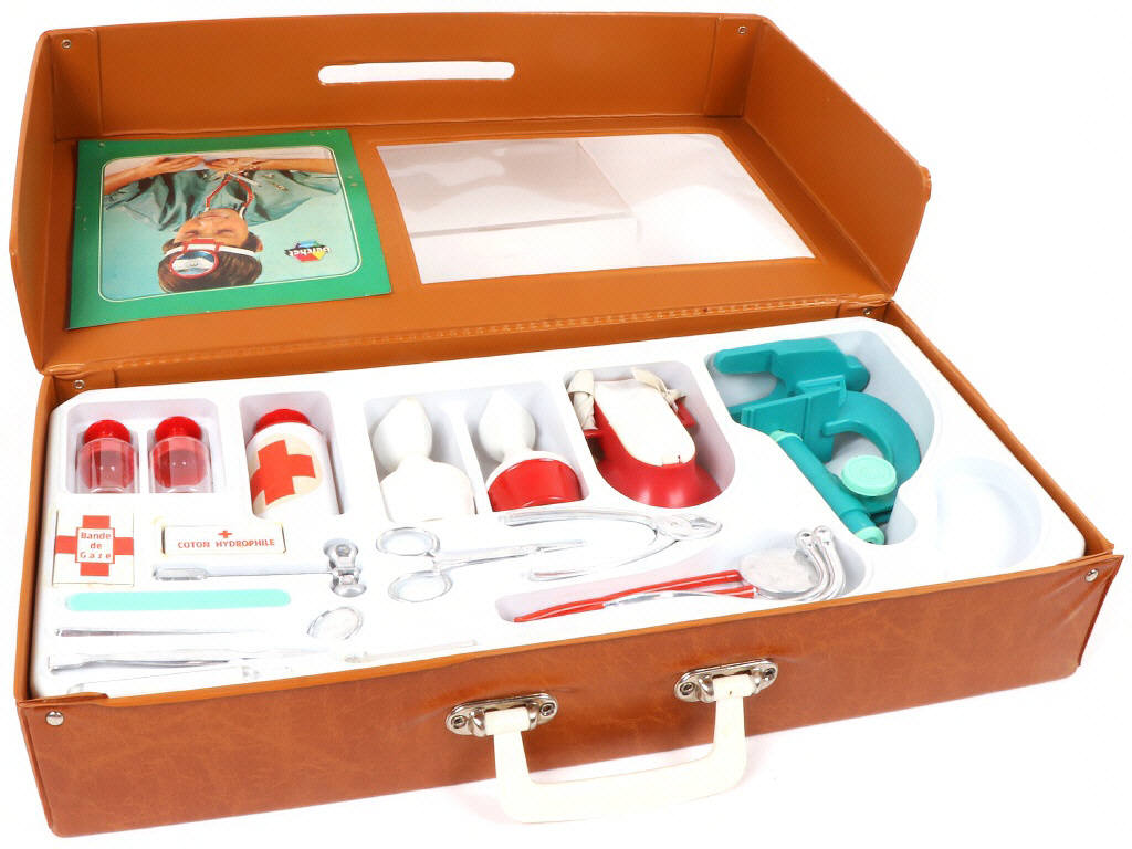 Lot 106 - DIVERS (2)