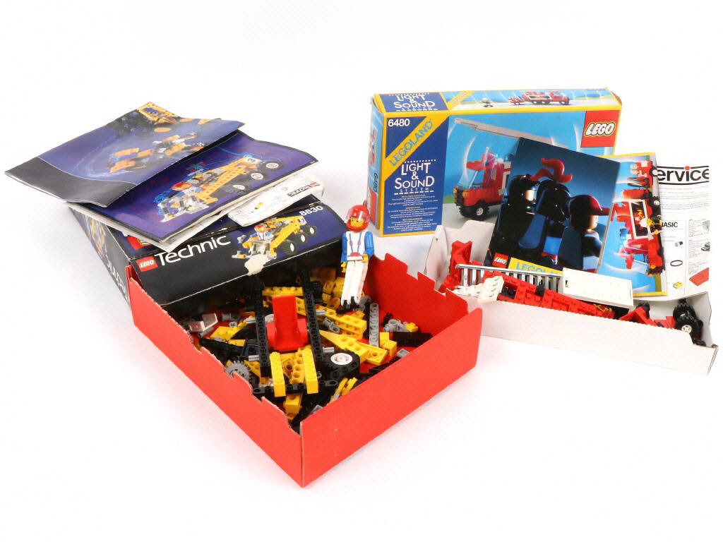 Lot 22 - LEGO (DANEMARK) (5)