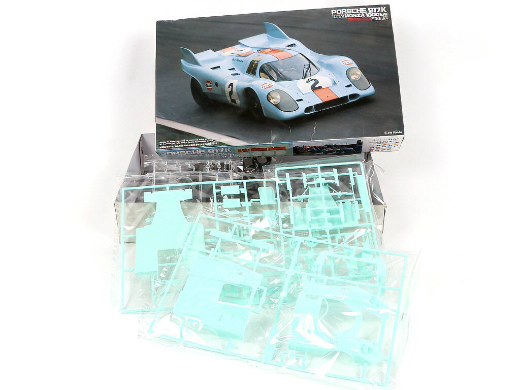 Lot 369 - DIVERS (4)