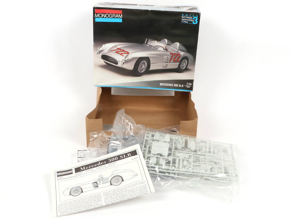 Lot 369 - DIVERS (4)