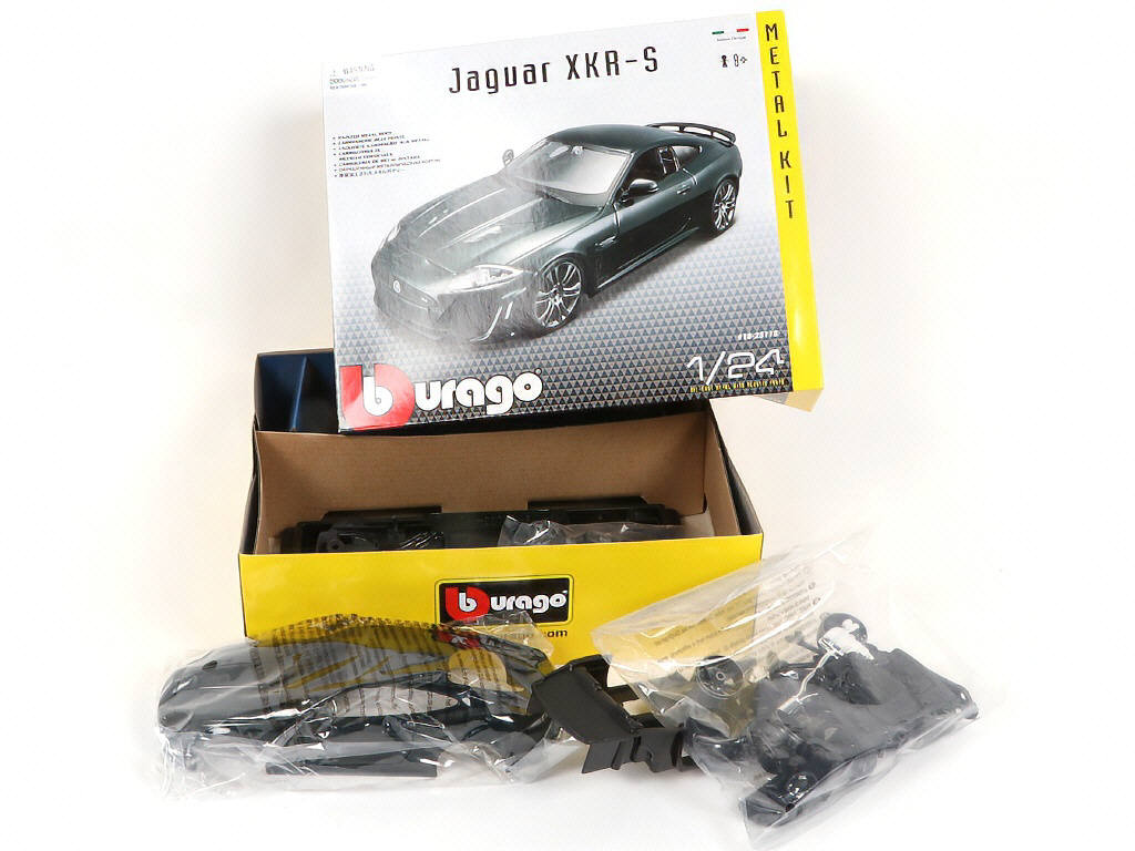 Lot 369 - DIVERS (4)