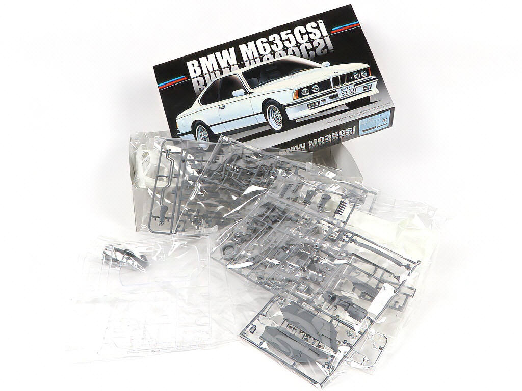 Lot 371 - DIVERS (4)