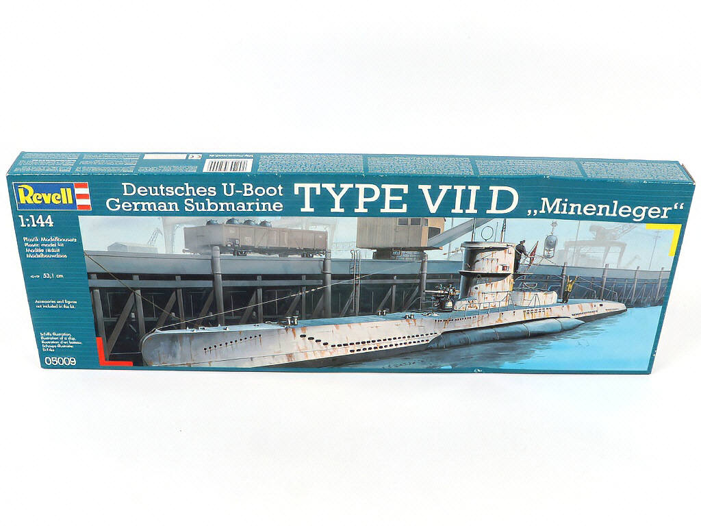 Lot 368 - DIVERS (4)