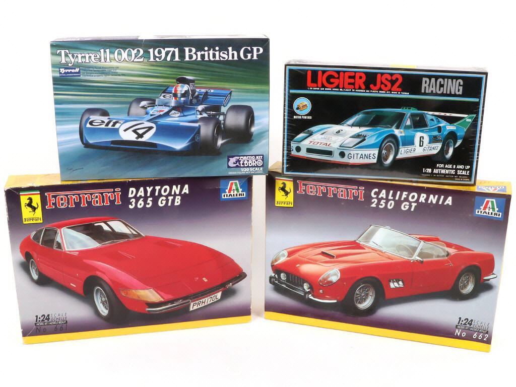 Lot 367 - DIVERS (4)