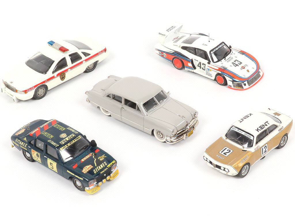 Lot 314 - DIVERS (5)