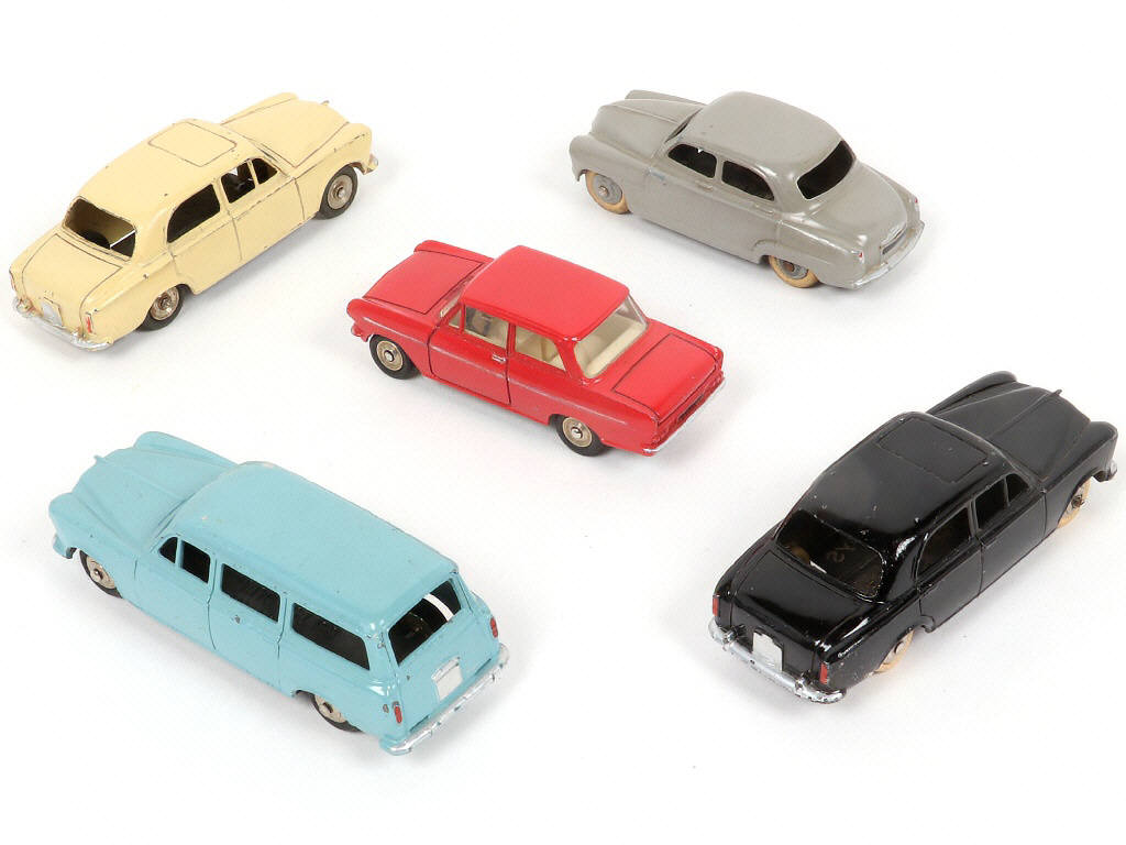 Lot 264 - DINKY TOYS (FRANCE) (5)