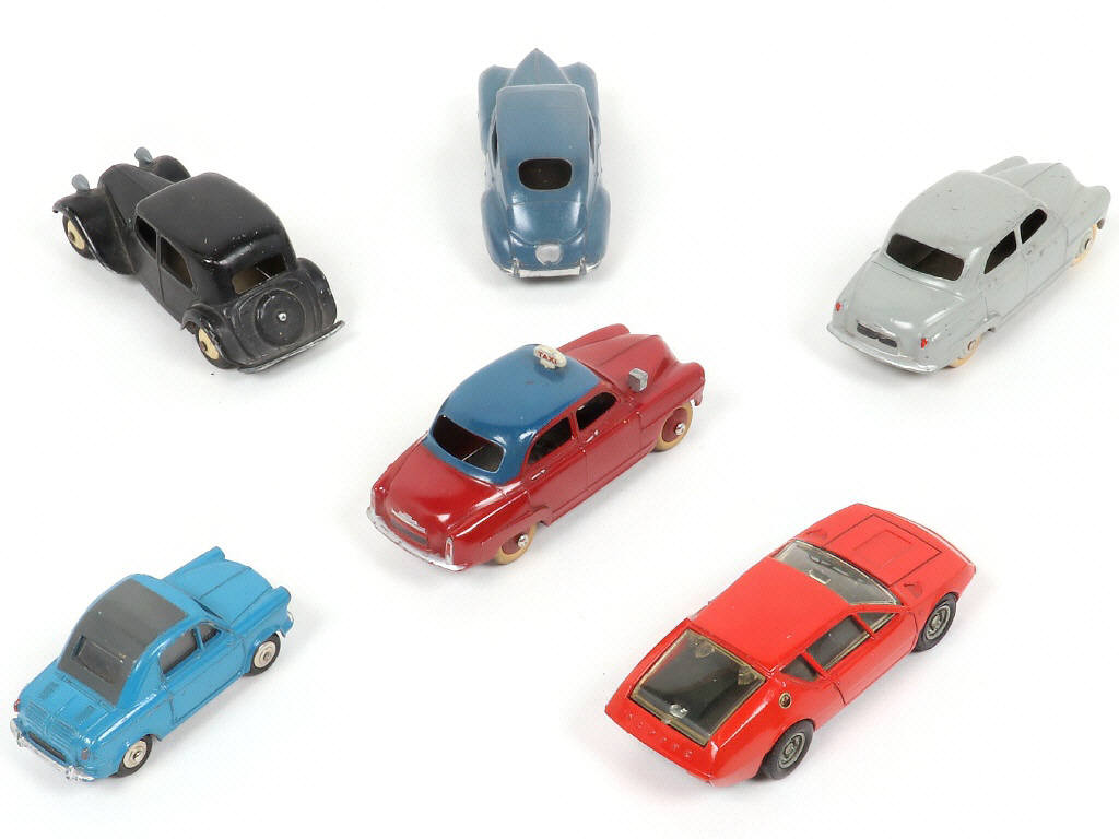 Lot 267 - DINKY TOYS (FRANCE) (6)