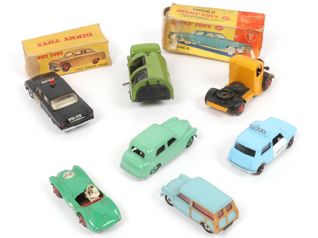 Lot 257 - DINKY TOYS (GB) (9)