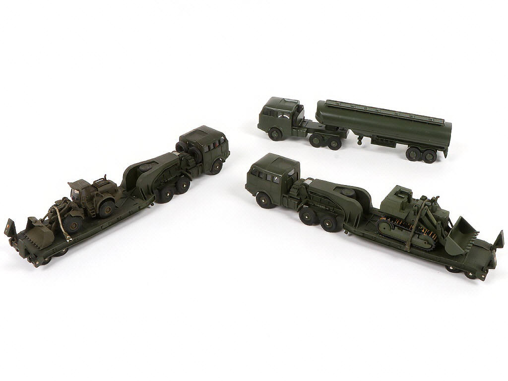 Lot 82 - DINKY TOYS (FRANCE) (3)