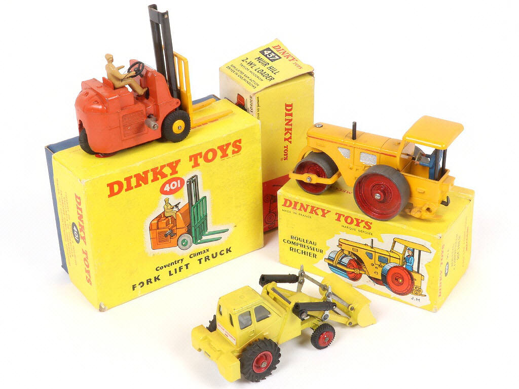 Lot 262 - DINKY TOYS (FRANCE) (3)