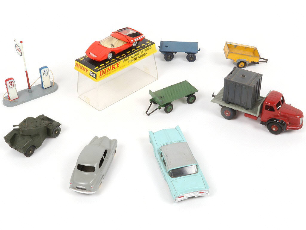 Lot 273 - DINKY TOYS (FRANCE) (9)