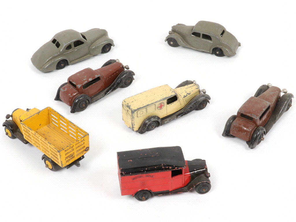 Lot 254 - DINKY TOYS (GB) (7)