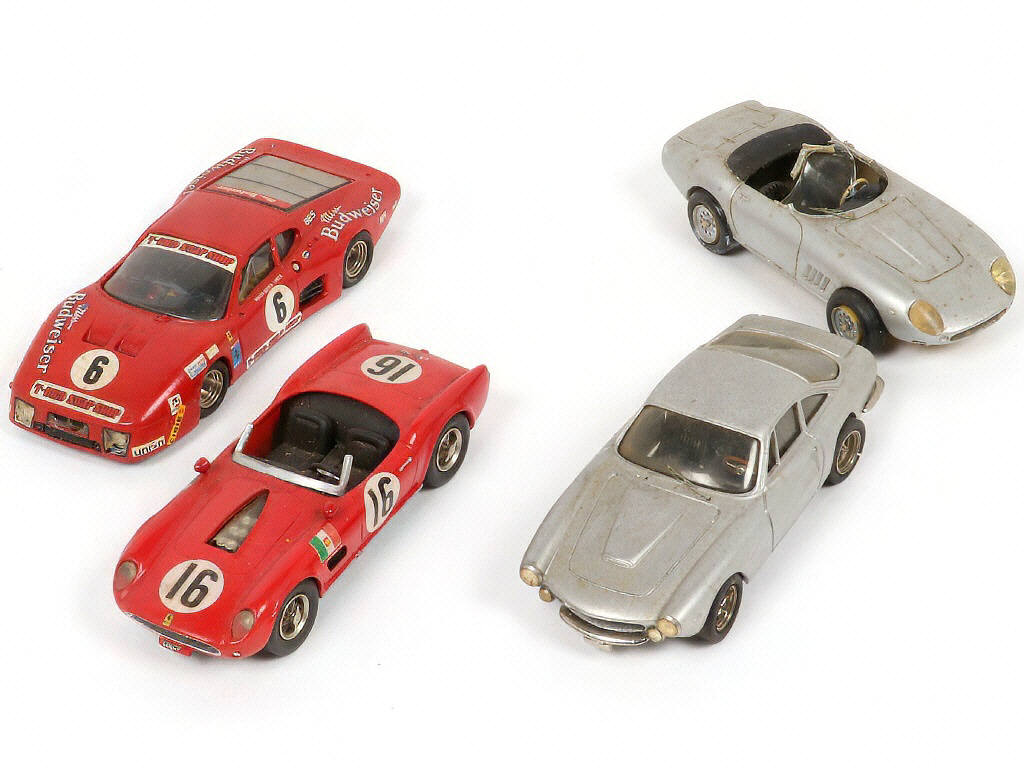 Lot 312 - DIVERS (4)