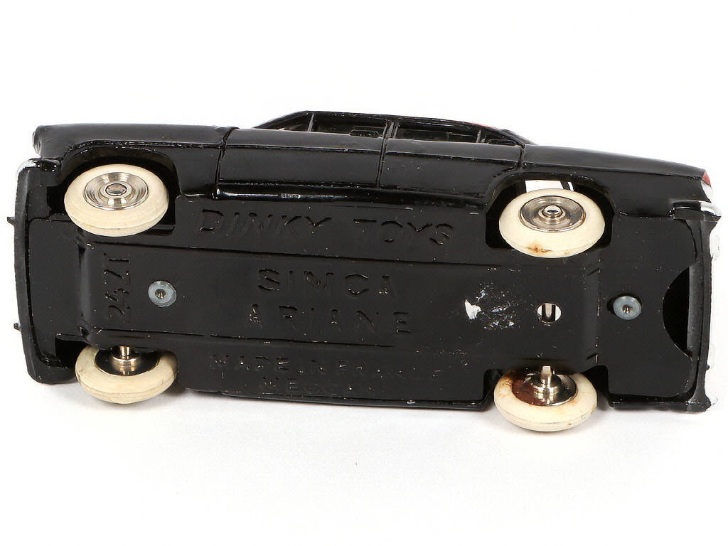 Lot 245 - DINKY TOYS (FRANCE) (1)