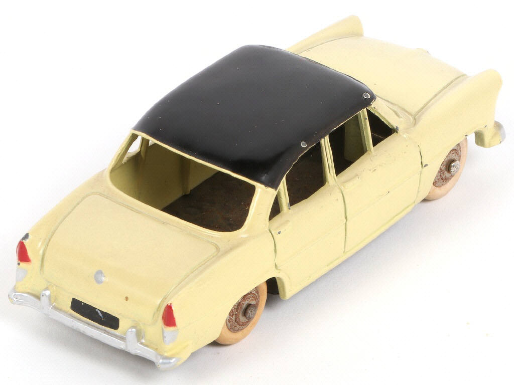 Lot 244 - DINKY TOYS (FRANCE) (1)